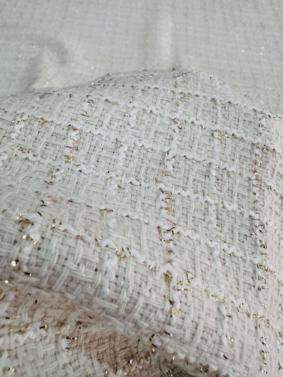 White sparkling tweed fabric with wool blend, textured for jackets, coats, and skirts, suitable for spring and winter.