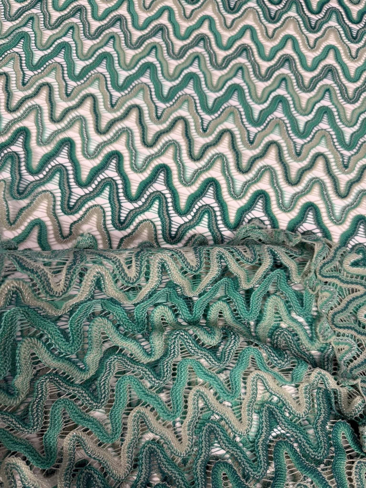Zigzag mesh fabric in green tones with textured knit pattern and 150 cm width for versatile sewing projects